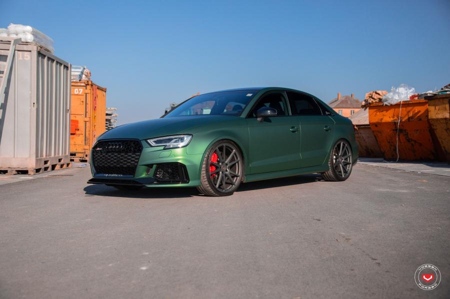  Audi RS3 Sedan on Vossen Wheels (VPS-301) 2018 года  (фото 8 из 57)